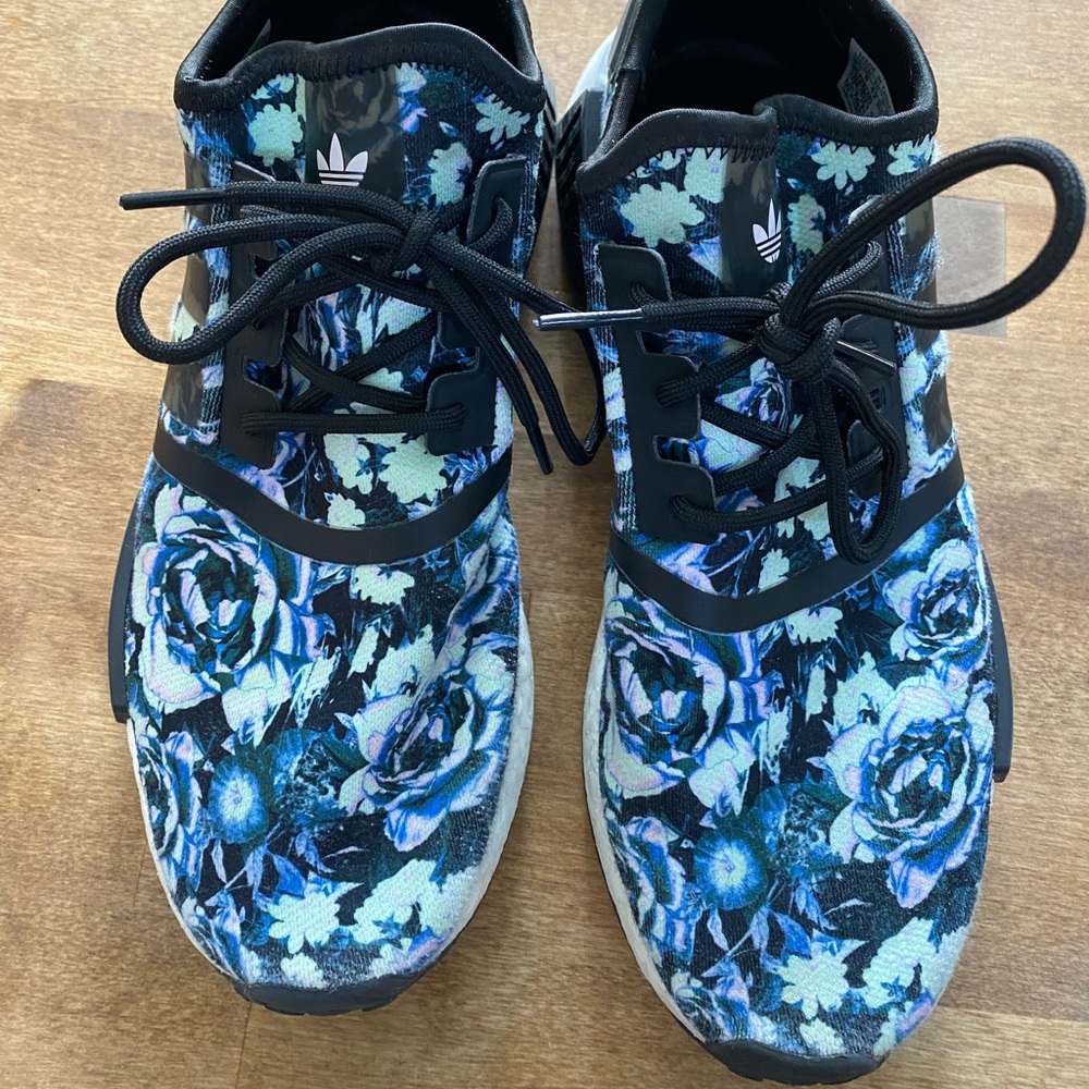 Women’s Adidas NMD-R1 sz 9.5